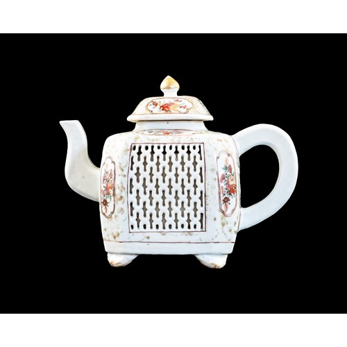 Chinese export porcelain Teapot and Cover with Reticulated Panels